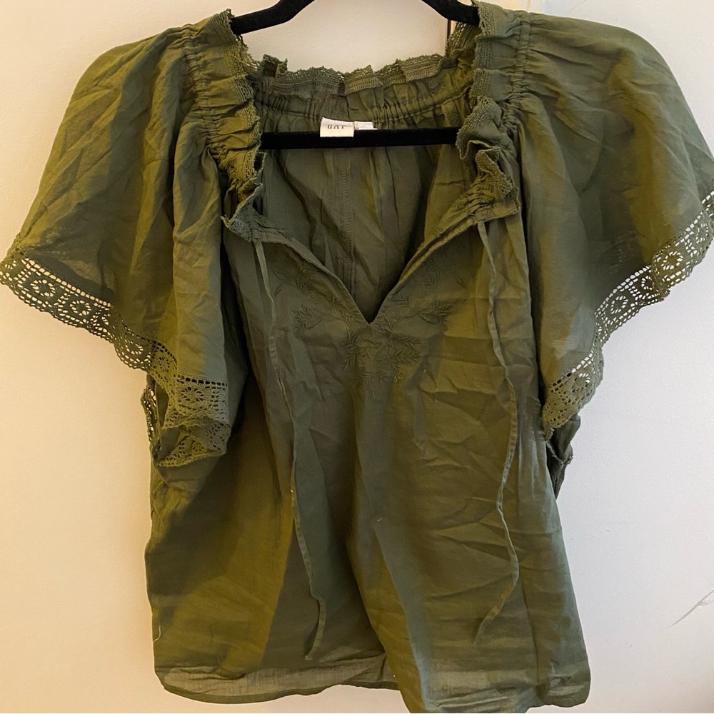 GAP Factory Split-neck Lace Top, size M